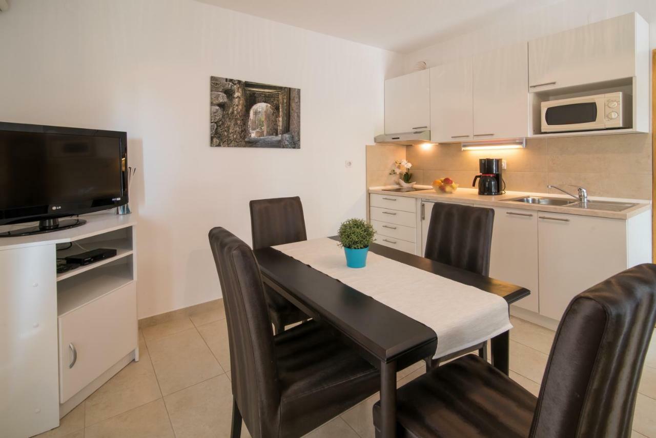 Apartments Marija&Anton Malinska Buitenkant foto